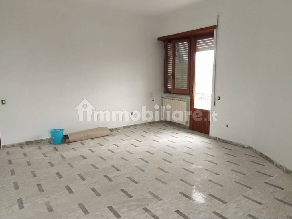 Sale Apartment in via Miglio 26. Minturno. Good condition, second floor