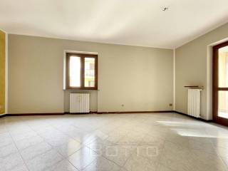 019__appartamento-vendita-san-maurizio-d-opaglio-soggiorno.jpg