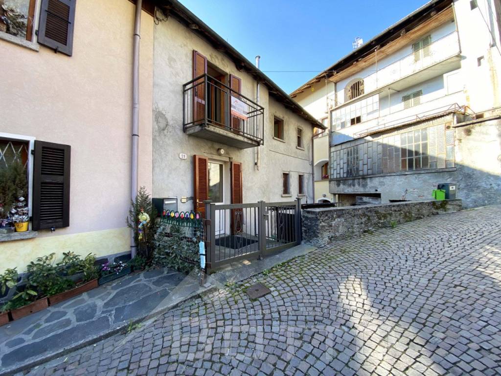 Villa a schiera via per varallo 21, centro, arola