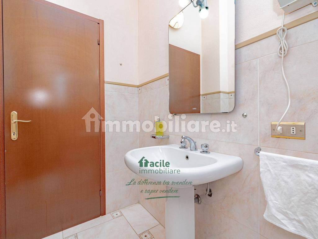 BAGNO NEGOZIO