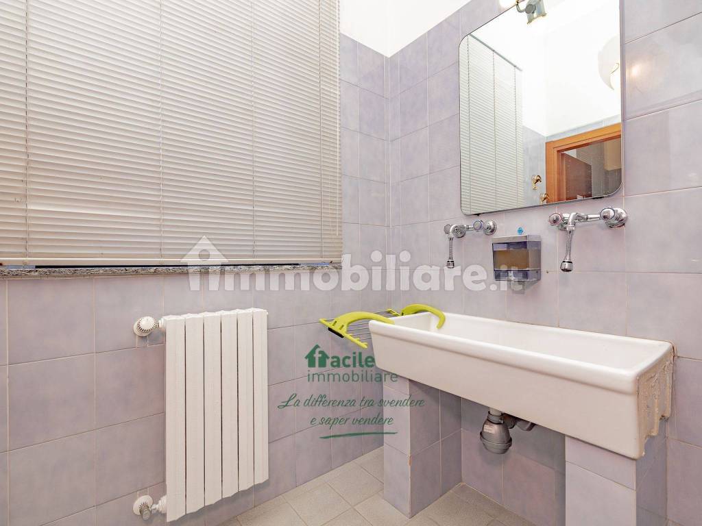 BAGNO NEGOZIO