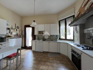 cucina al piano rialzato - casa padronale