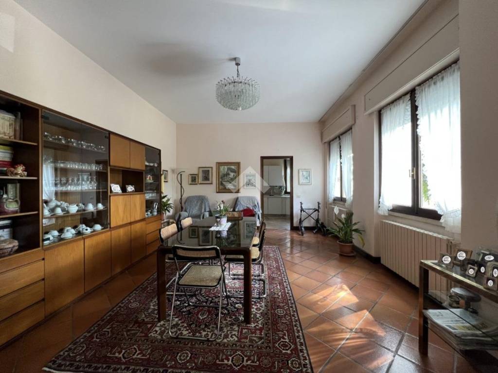 sala da pranzo al piano rialzato - casa padronale