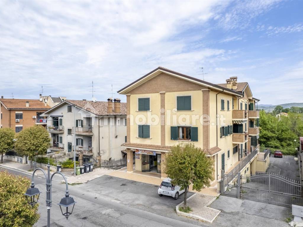 Vendita Appartamento Gallicano nel Lazio. Trilocale in viale Aldo Moro. Buono stato, primo piano