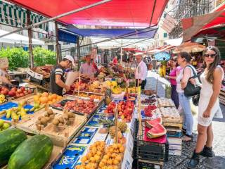 market-near-house