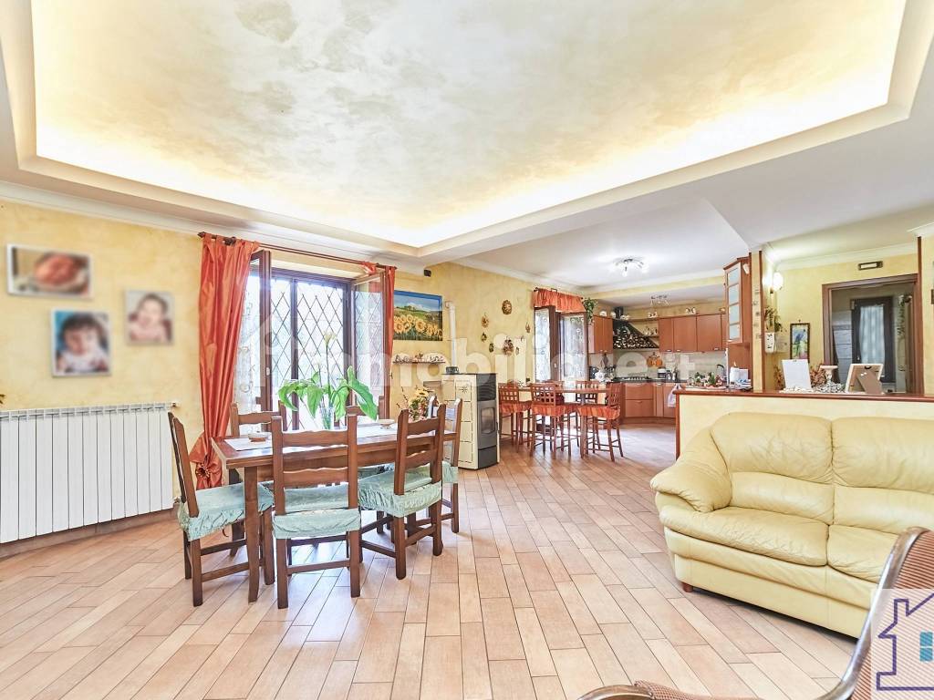 Vendita Villa unifamiliare in via Cagliari Ciampino. Buono stato, posto ...