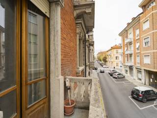 Balcone sulla via