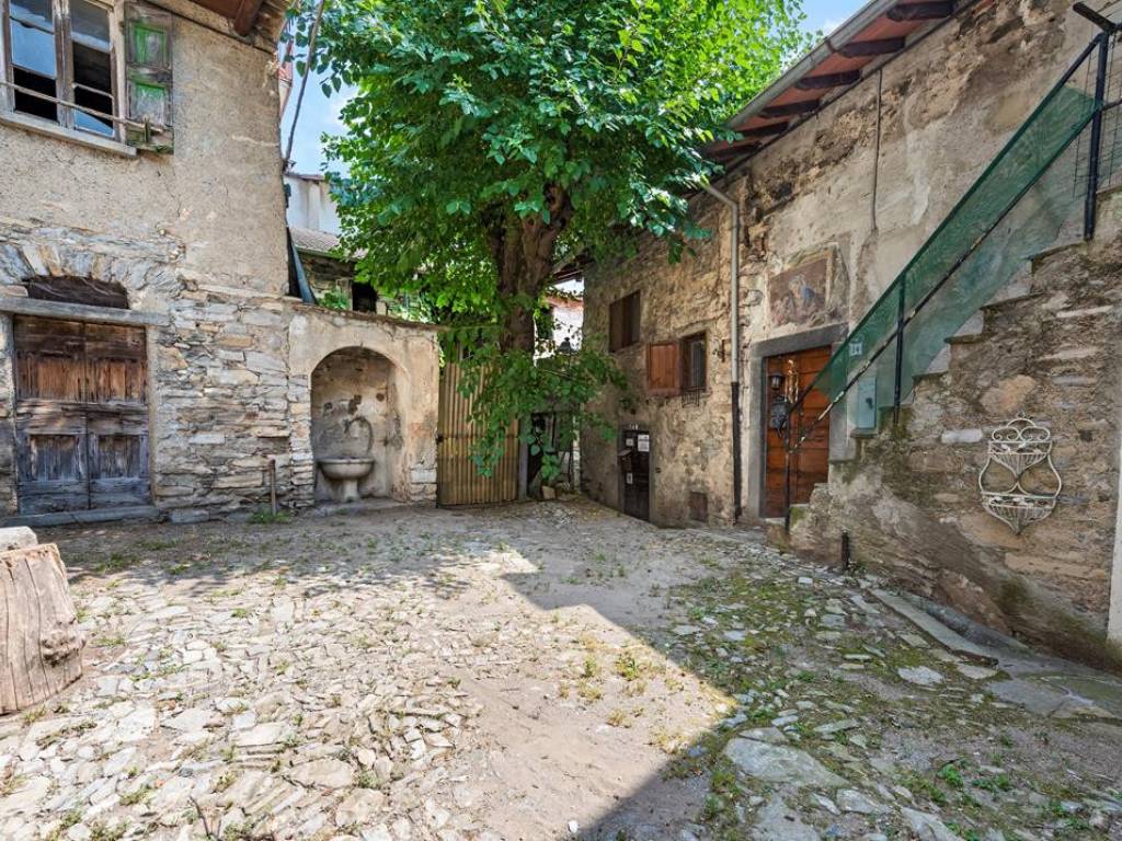 Casa di borgo con terrazzo vista lago