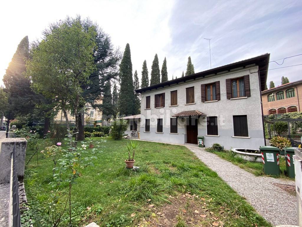 Vendita Villa unifamiliare Bassano del Grappa. Da ristrutturare, posto