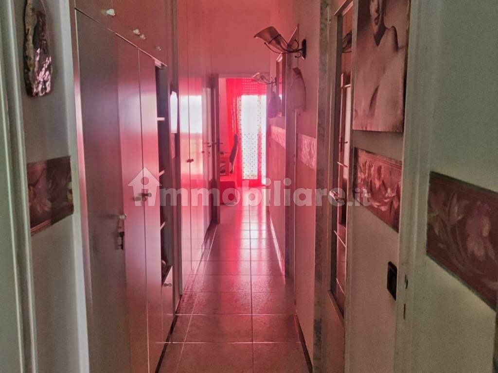 Vendita Appartamento Bari. Trilocale in via Principe Amedeo 403. Buono