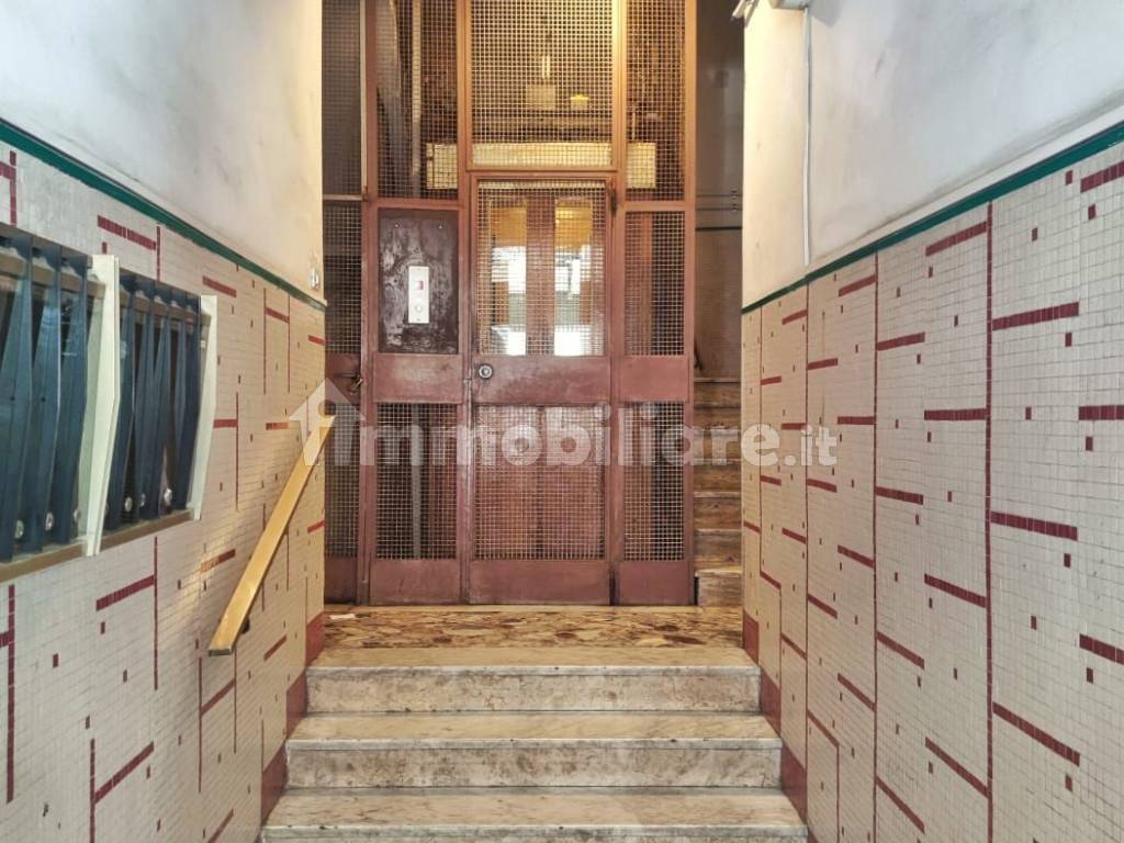 Vendita Appartamento Bari. Trilocale in via Principe Amedeo 403. Buono