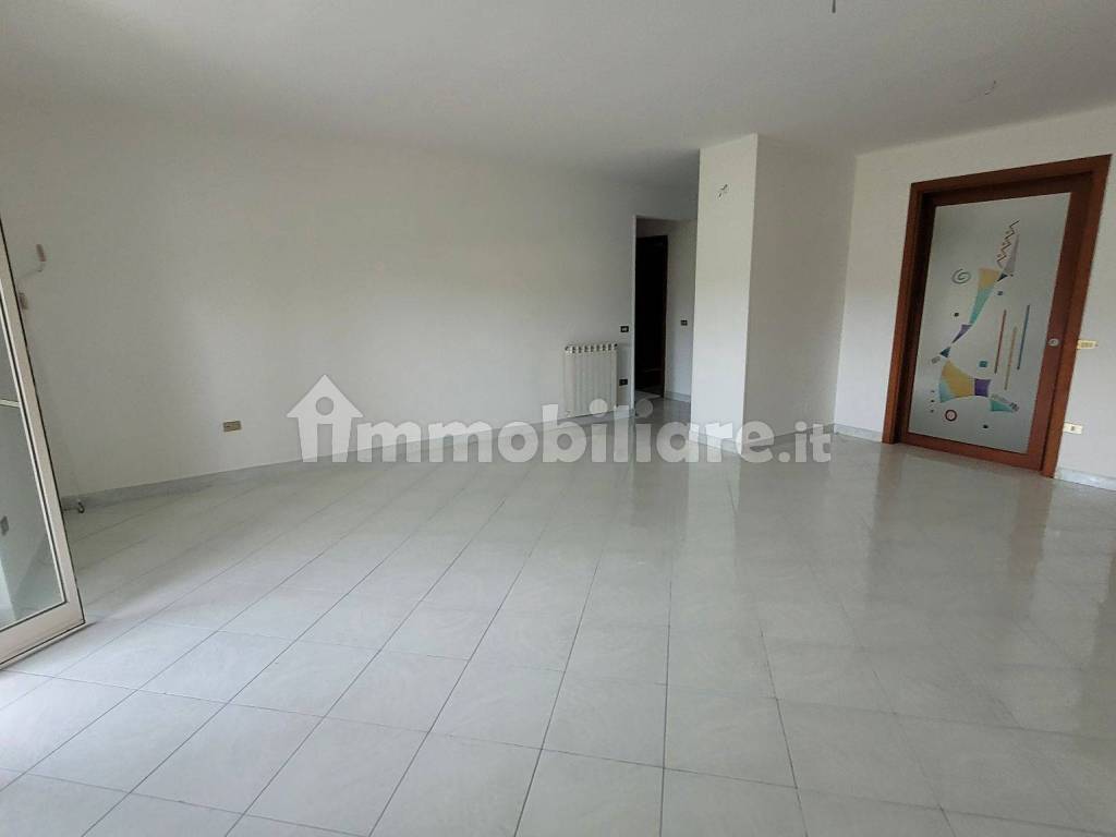 Vendita Appartamento Caserta. Trilocale in via San Gennaro 35. Buono