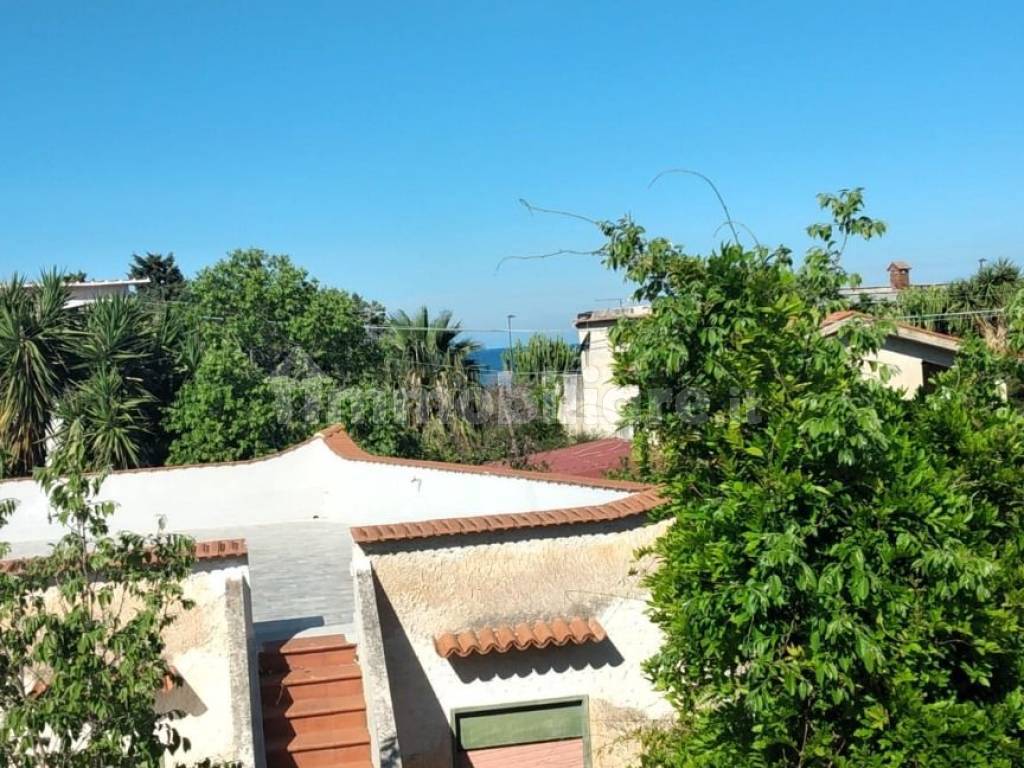 Vendita Villa bifamiliare in via dei Giardini Trabia. Buono stato, con