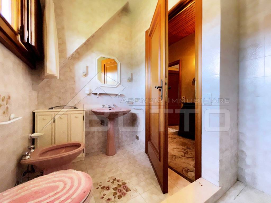 villa indipendente vendita borgosesia bagno