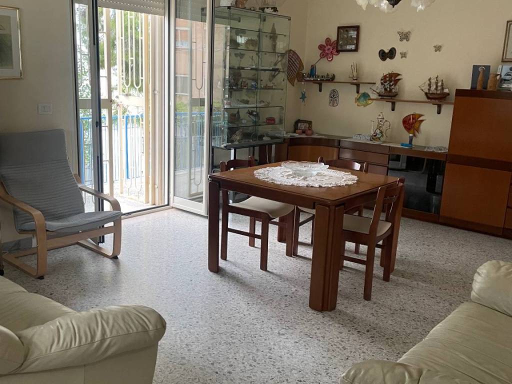 Appartamento in villa viale artemisio 7, centro, manfredonia