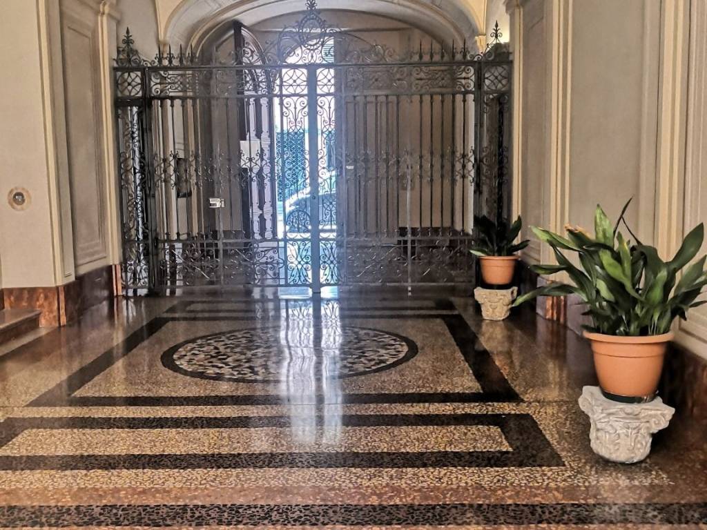 Rent Apartment Bologna. 4room flat in via Guerrazzi. Excellent