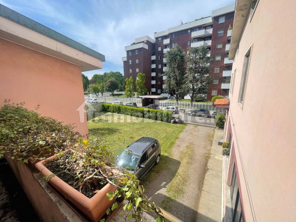 balcone di collegamento con terrazzo 5 locali