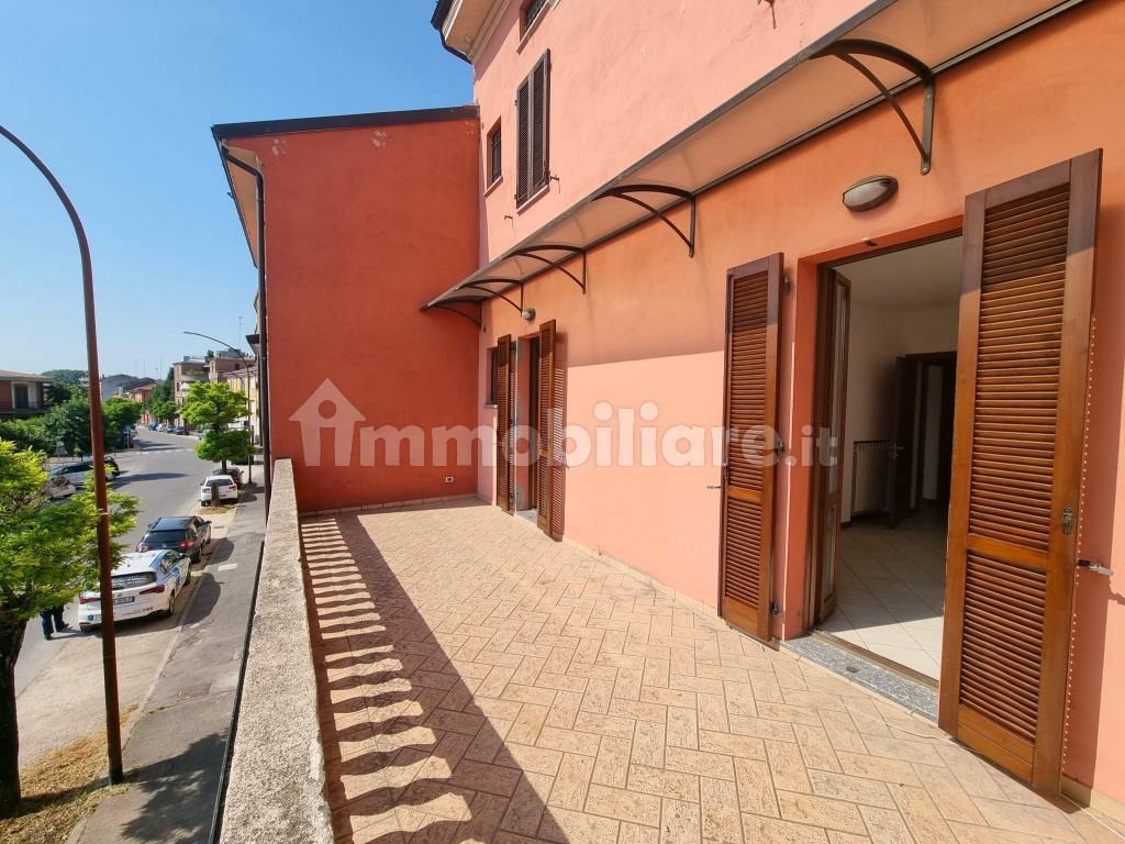 Rent Apartment Cremona. 3room flat in via Francesco Genala 55. Excellent condition, first floor