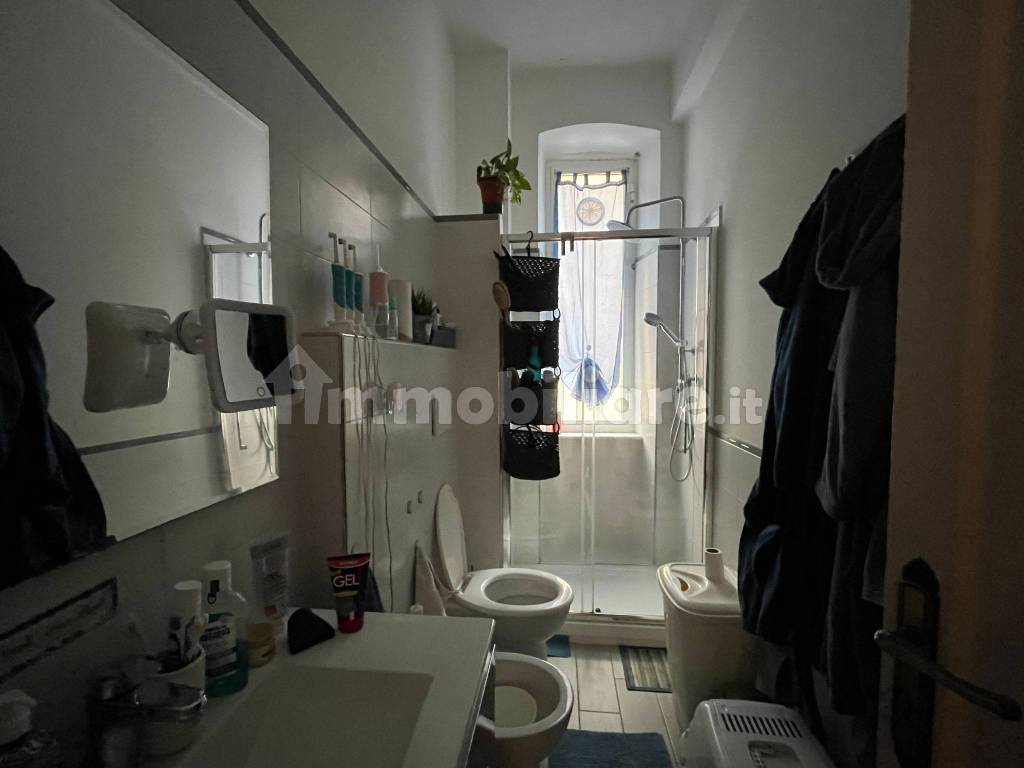 Rent Apartment Genoa. 3room flat in via Andrea del Sarto 21. Excellent