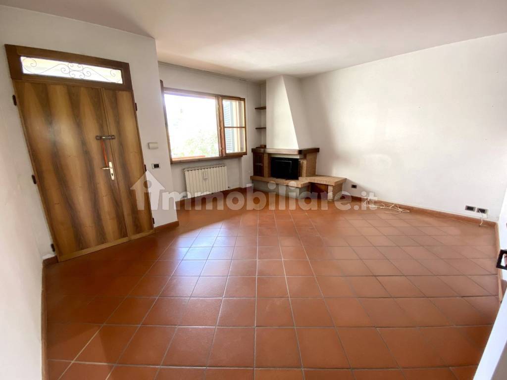 Sale Single-family detached house in via Umbria Castelfranco Piandisco.  Good condition, parking space, with terrace, independent heating, 120 m²,  ref. 103283740