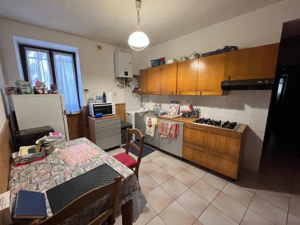 Bilocale via edmondo de amicis 124, centro, santhià