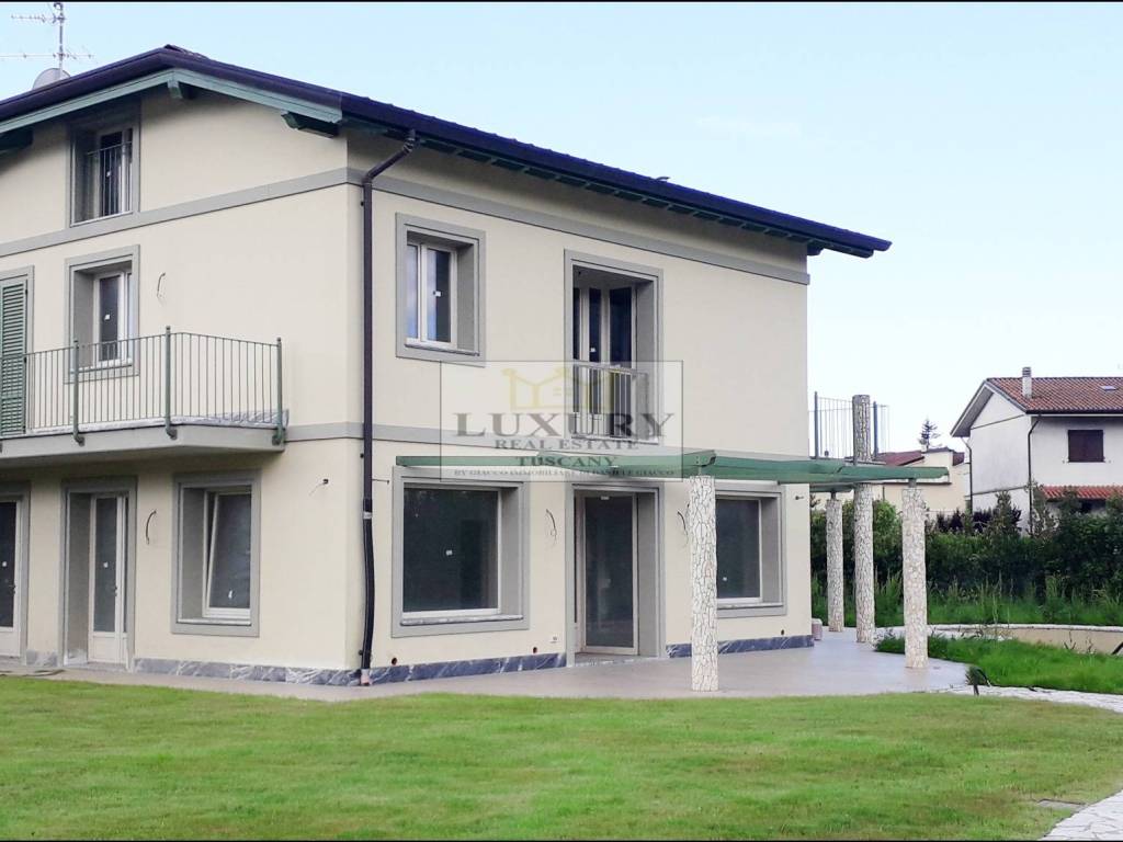 Villa con giardino piscina a Marina di Pietrasanta