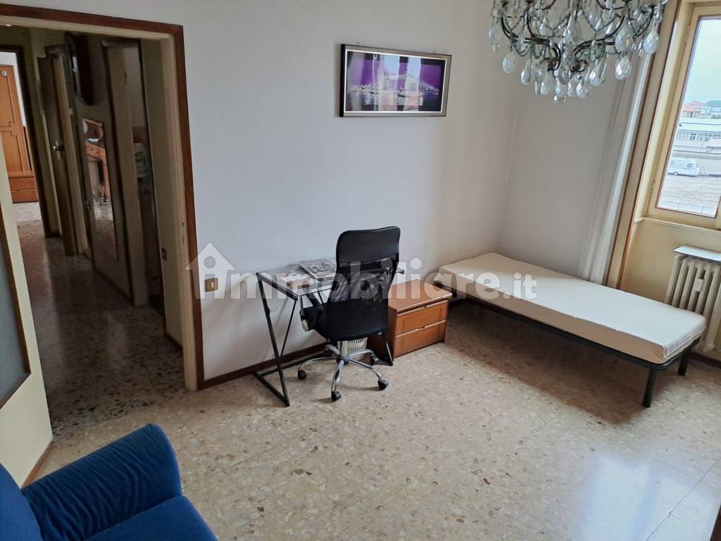 Stanza singola in affitto, affittasi camera singola via Pietro Spino 19