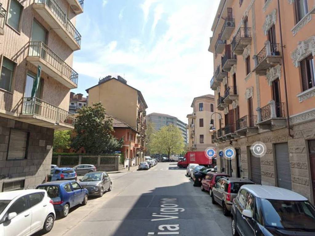 Rent Apartment Turin. 3room flat in via Vigone. Excellent condition