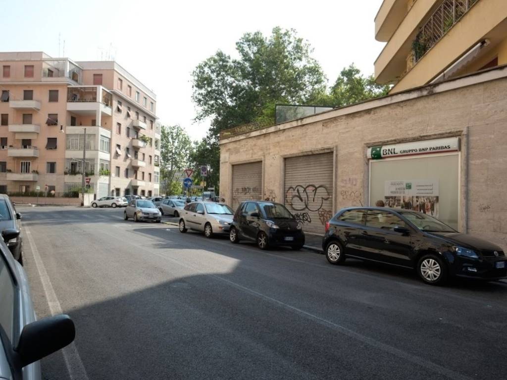 Locale commerciale via Guglielmo Calderini, Roma, Rif. 103382030