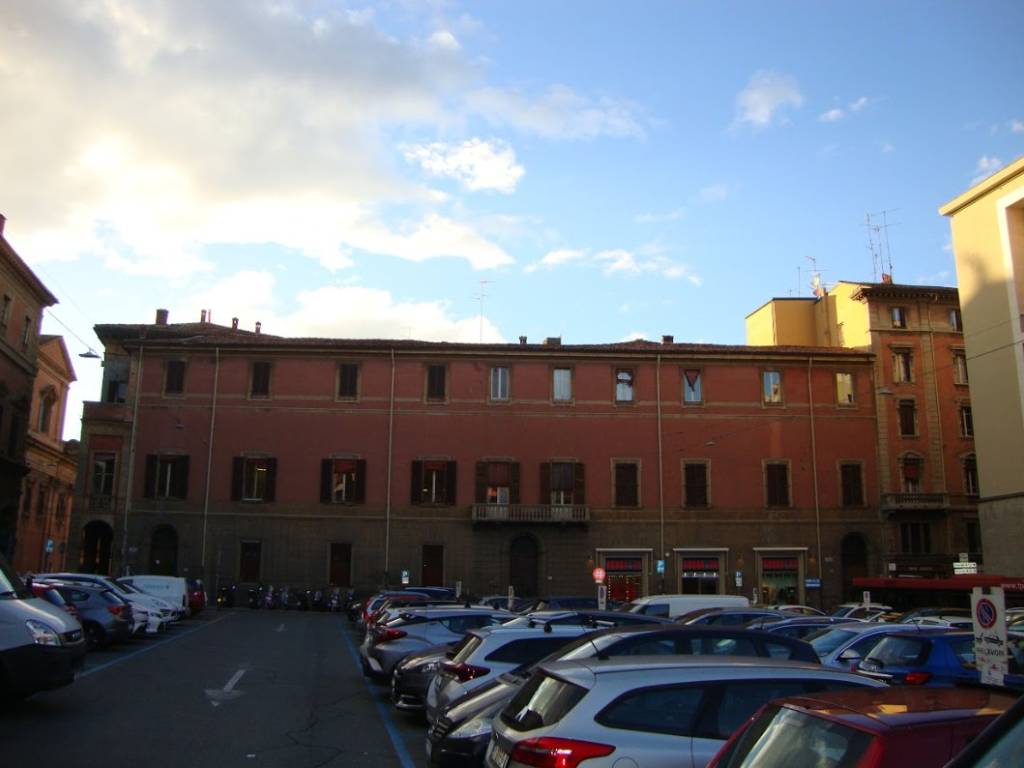 Locale commerciale piazza Franklin Delano Roosevelt, Bologna, Rif