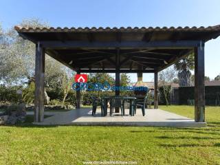 Gazebo di legno