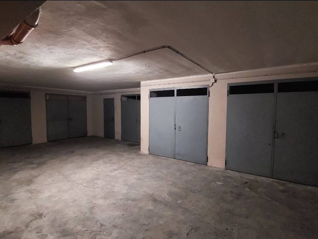Garage - box via gherardo vaiarini 37, belvedere, piacenza