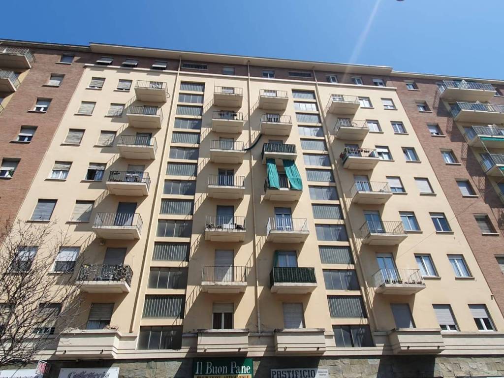 Vendita Appartamento Torino. Trilocale in via Nizza 205. Da ristrutturare,  quinto piano, con balcone, riscaldamento centralizzato, rif. 103406982