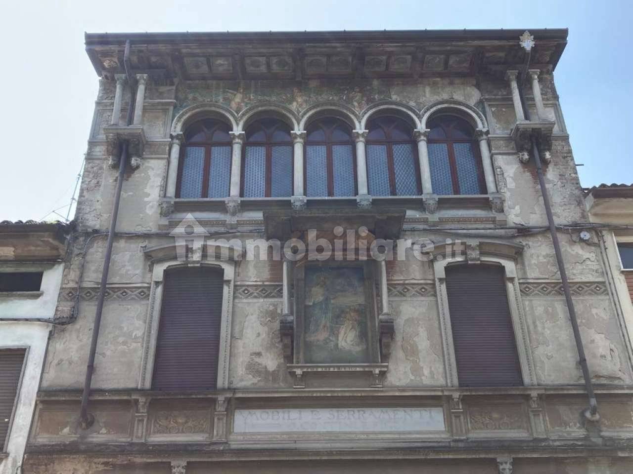 Palazzo - Edificio in vendita a Cortemaggiore