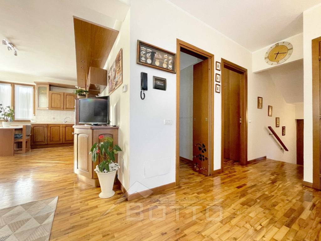 casa vendita paruzzaro p1 ingresso1