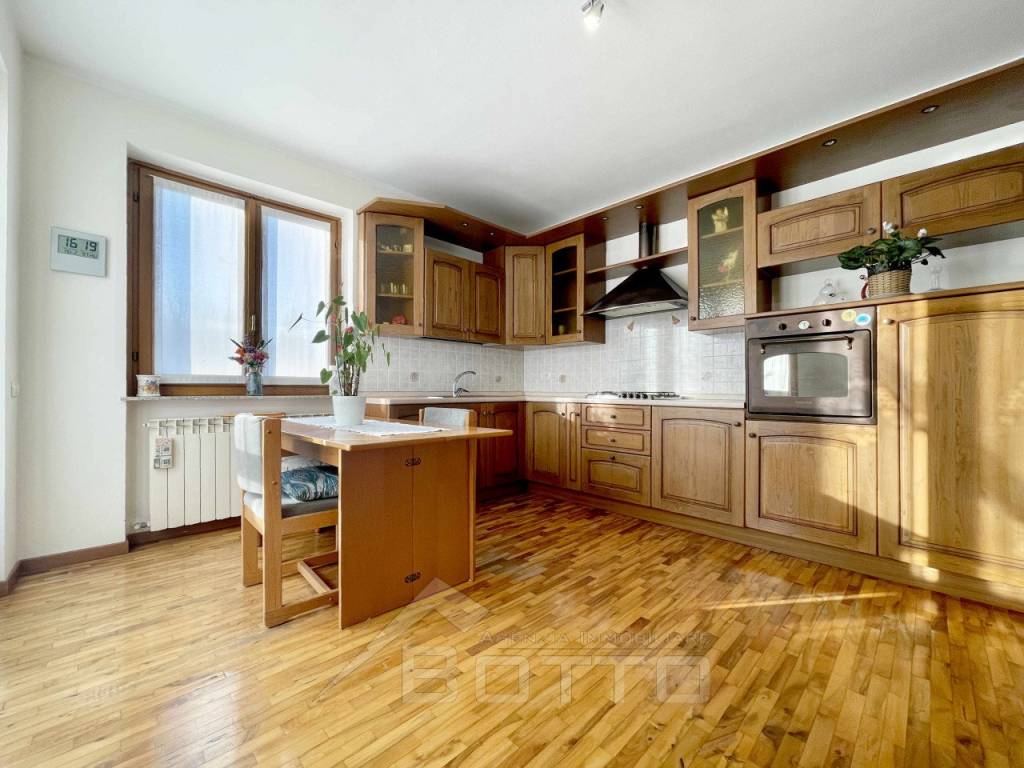 casa vendita paruzzaro p1 cucina1