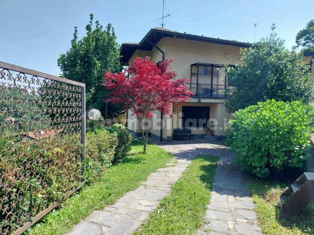 Villa con giardino