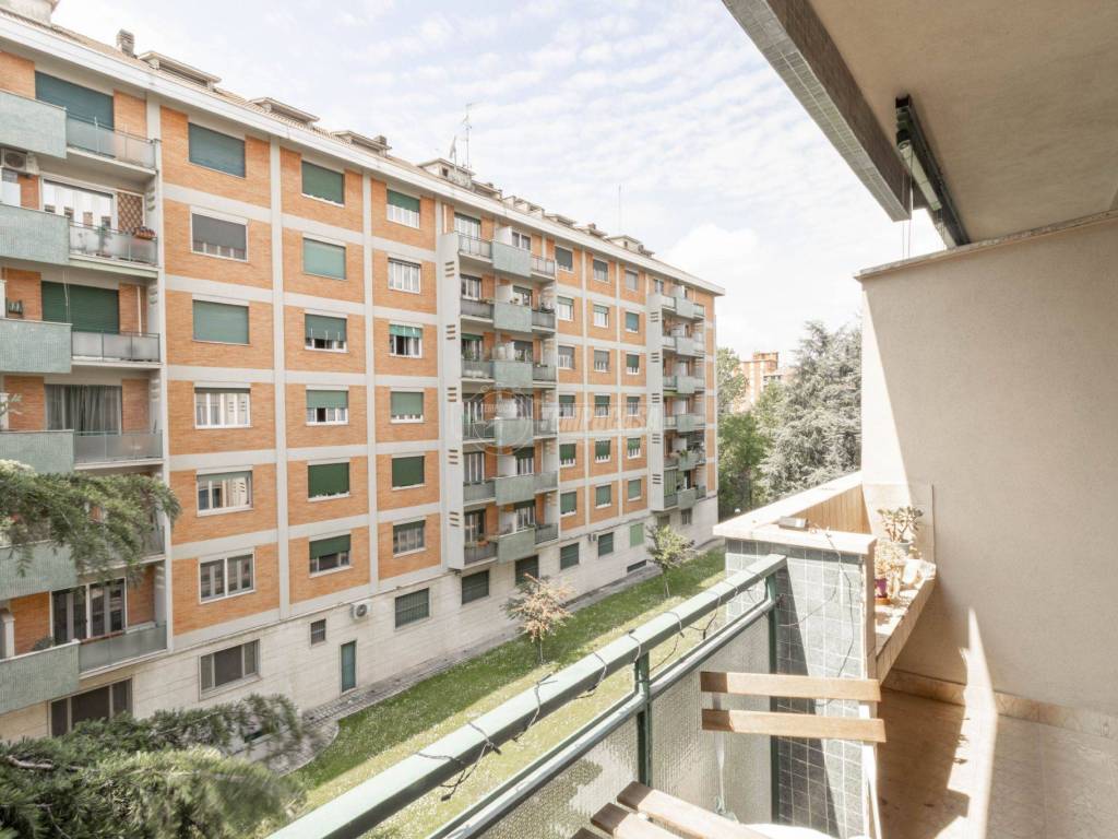 Affitto Appartamento Milano. Trilocale in via Angelo Rizzoli 1. Buono  stato, terzo piano, con balcone, riscaldamento centralizzato, rif. 103474610