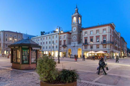 Vendita Terratetto unifamiliare in viale Emilio Praga Rimini. Buono