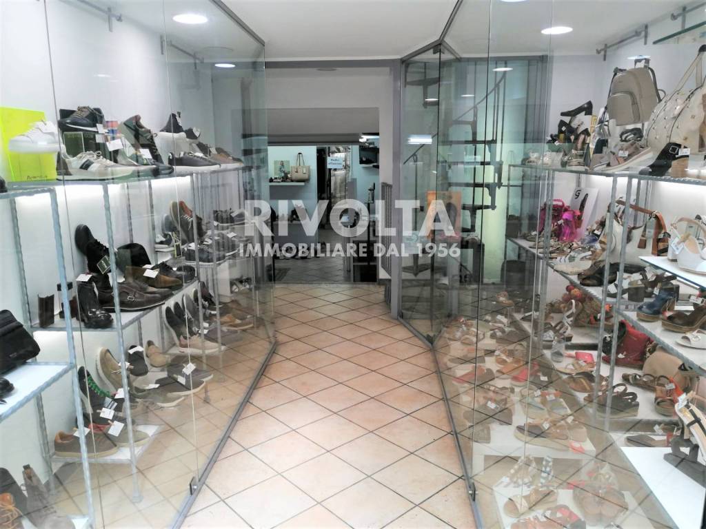 Negozio di calzature Galleria Vittorio Emanuele II, Frascati, Rif.  103478154 - Immobiliare.it