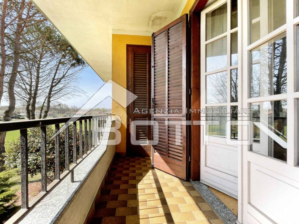 casa vendita borgomanero balcone1