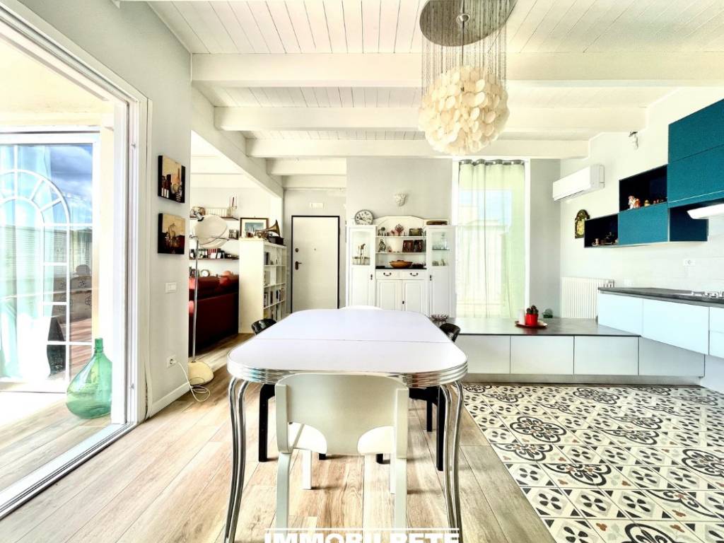 Vendita Attico in via Gravina Matera. Ottimo stato, con terrazza, rif