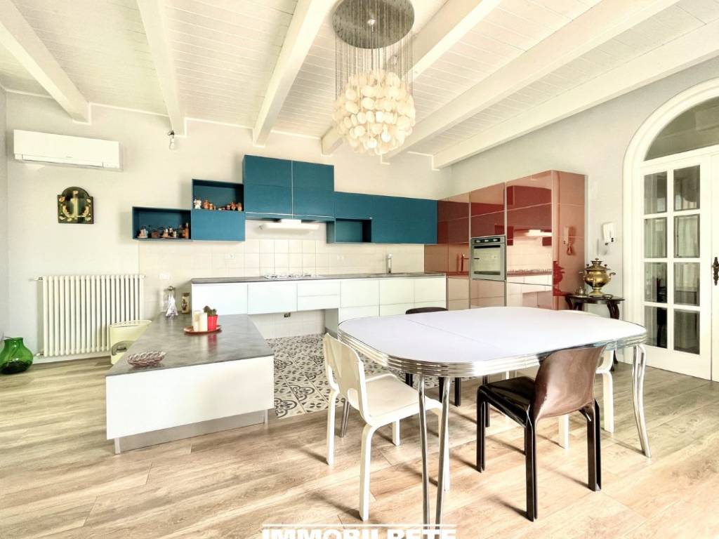 Vendita Attico in via Gravina Matera. Ottimo stato, con terrazza, rif