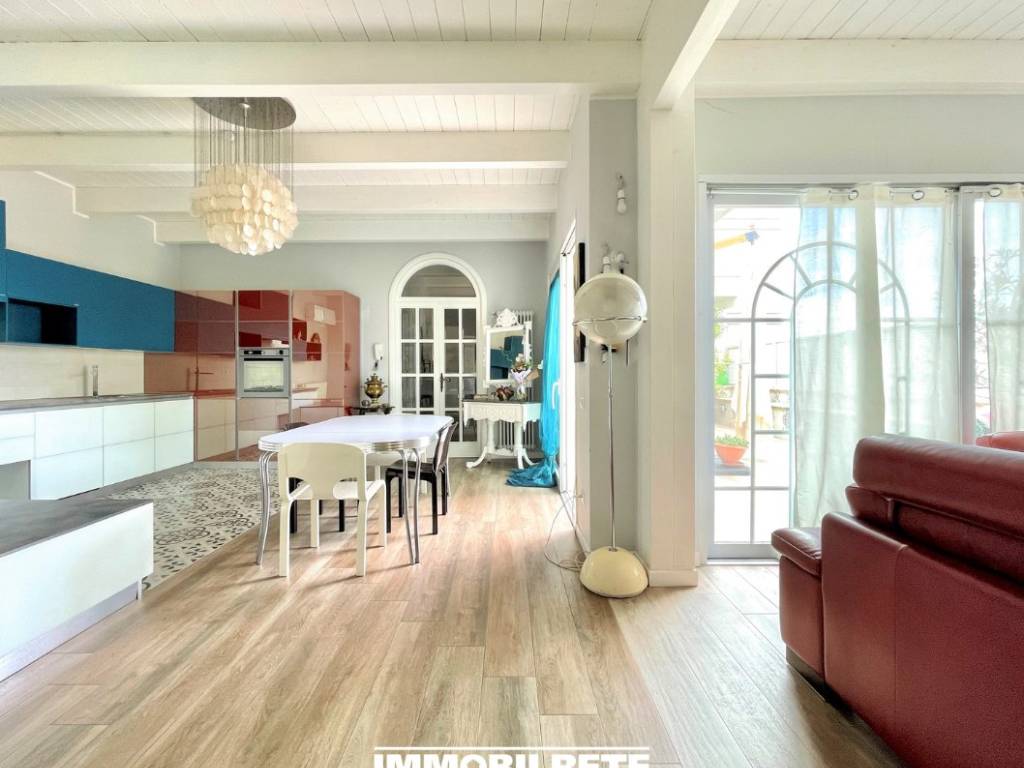 Vendita Attico in via Gravina Matera. Ottimo stato, con terrazza, rif