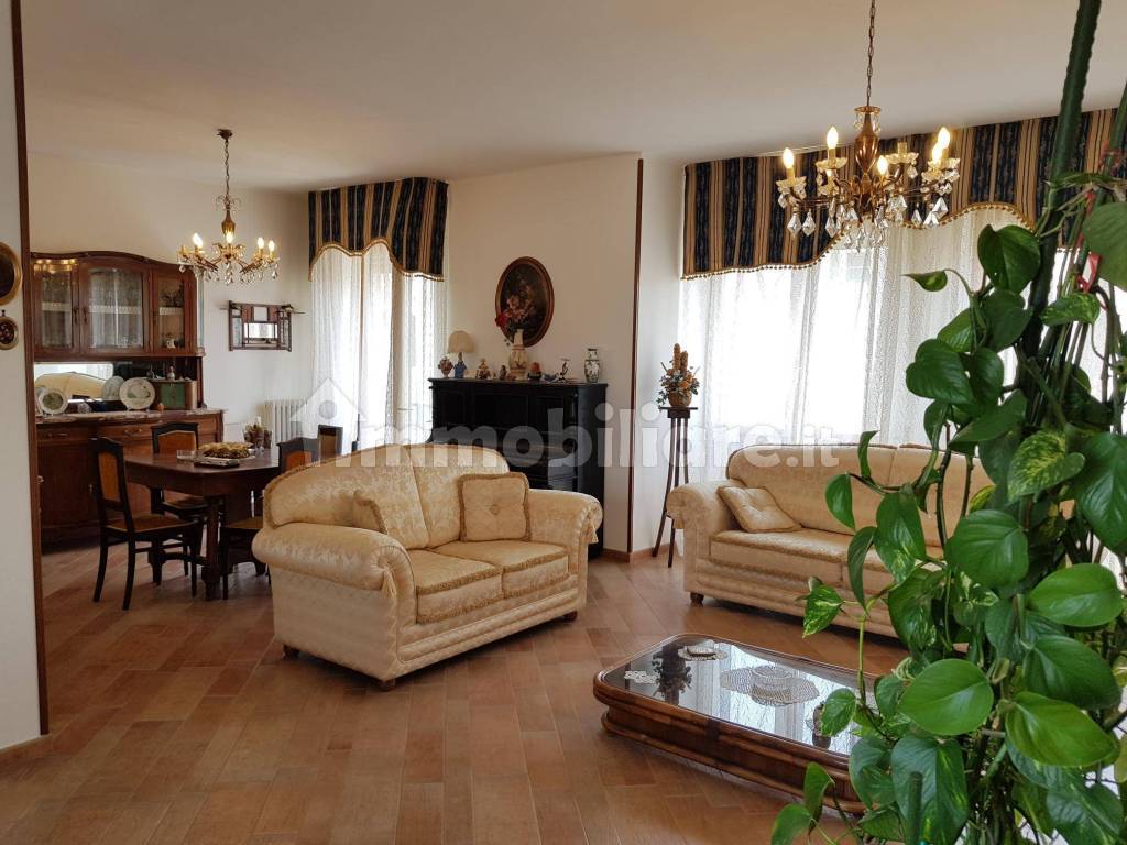 Vendita Appartamento Cisternino. Quadrilocale in via Roma 20. Ottimo ...