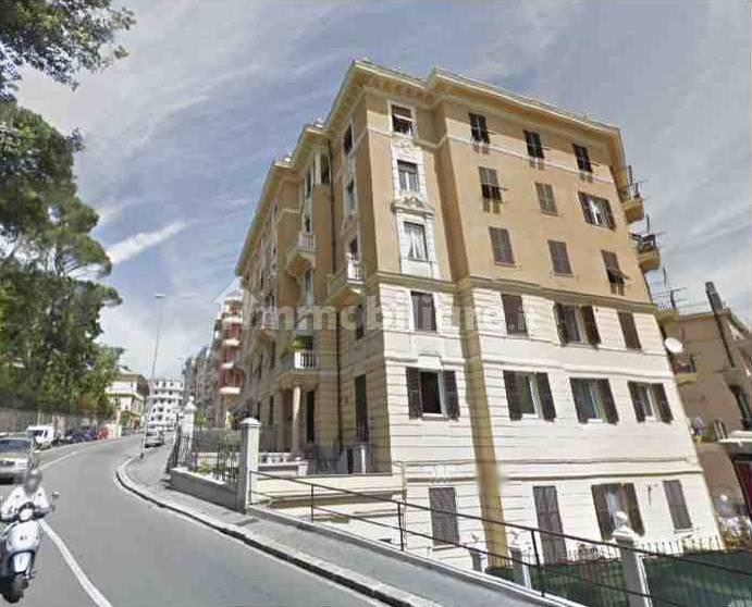Affitto Appartamento Genova. Trilocale in via Sturla 22. Ottimo stato