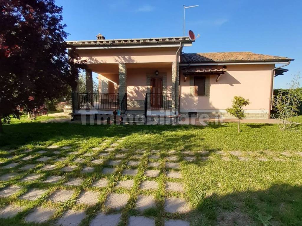 Vendita Villa unifamiliare in traversa Della Selciatella Bracciano. Buono  stato, posto auto, con terrazza, riscaldamento autonomo, 300 m², rif.  103558140