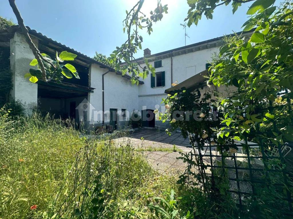 Vendita Casale in Colombarone, 32 Canneto Pavese. Da ristrutturare, posto  auto, 175 m², rif. 103588502