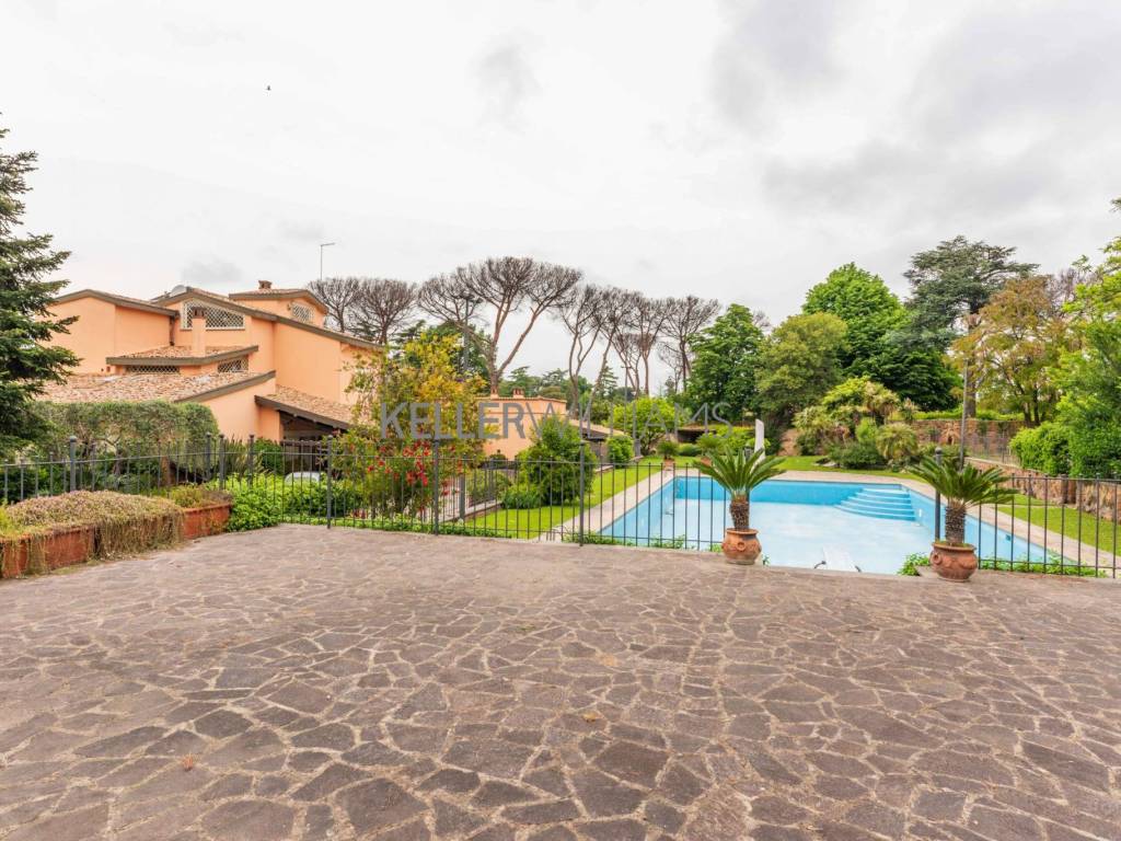 Vendita Villa unifamiliare in via Colle Aurelio 1100 Roma. Ottimo stato,  riscaldamento autonomo, 564 m², rif. 103590478