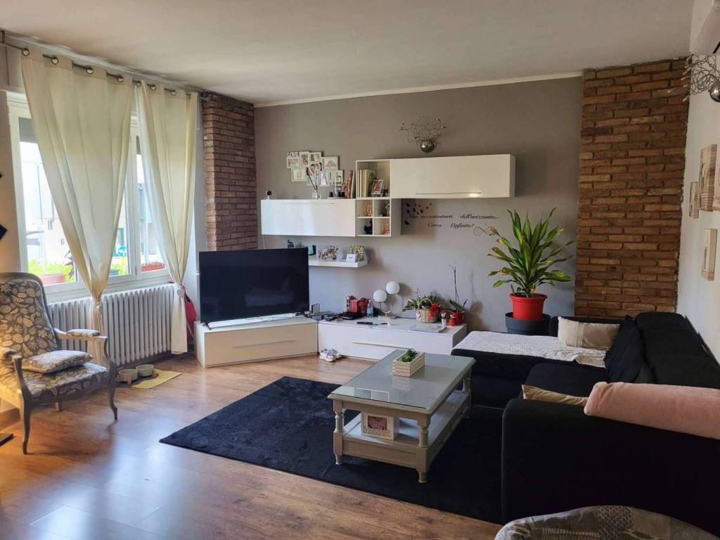 Vendita Appartamento San Zeno Naviglio. Trilocale in via Armando Diaz